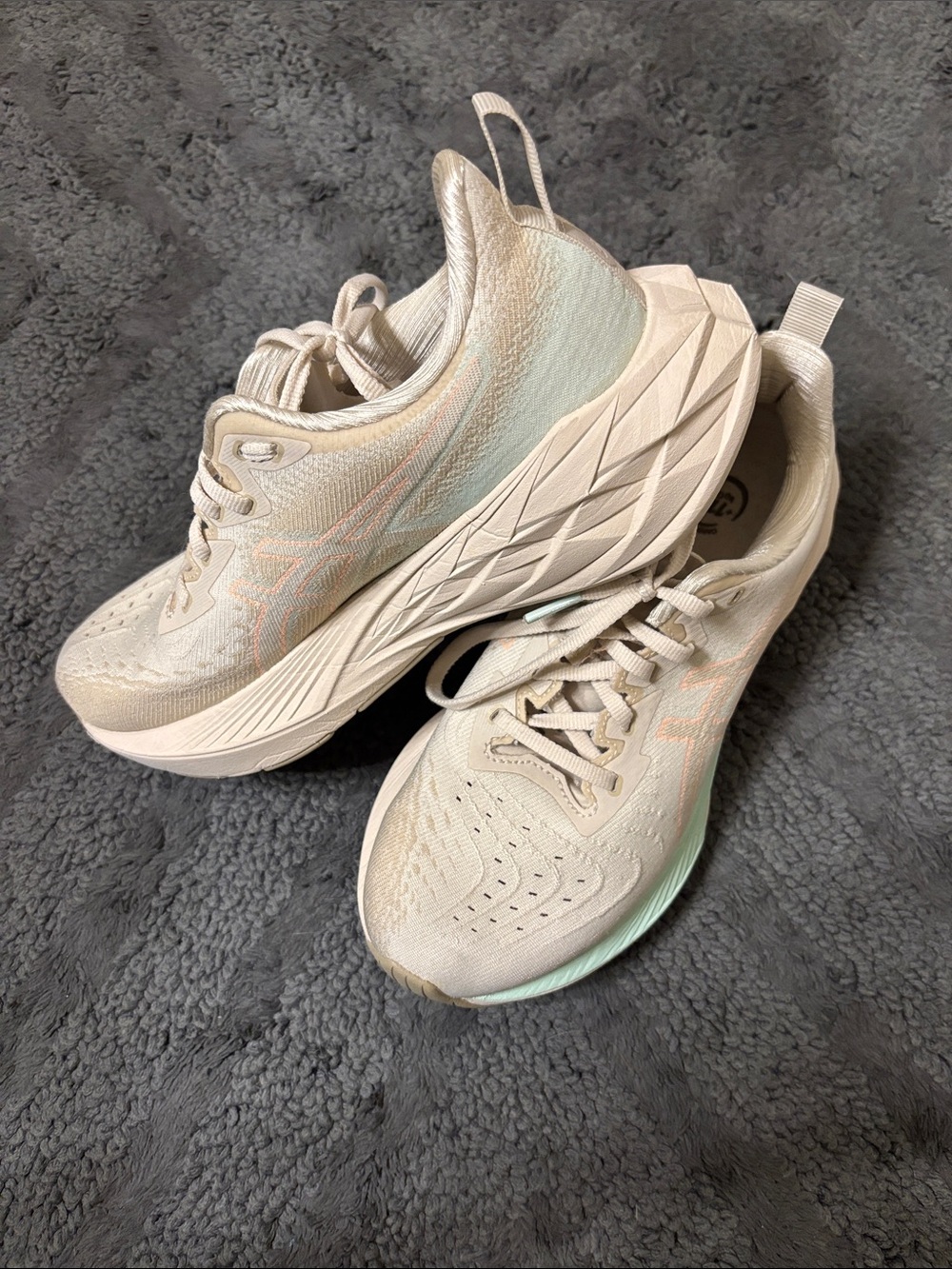 Women's Asics Novablast
